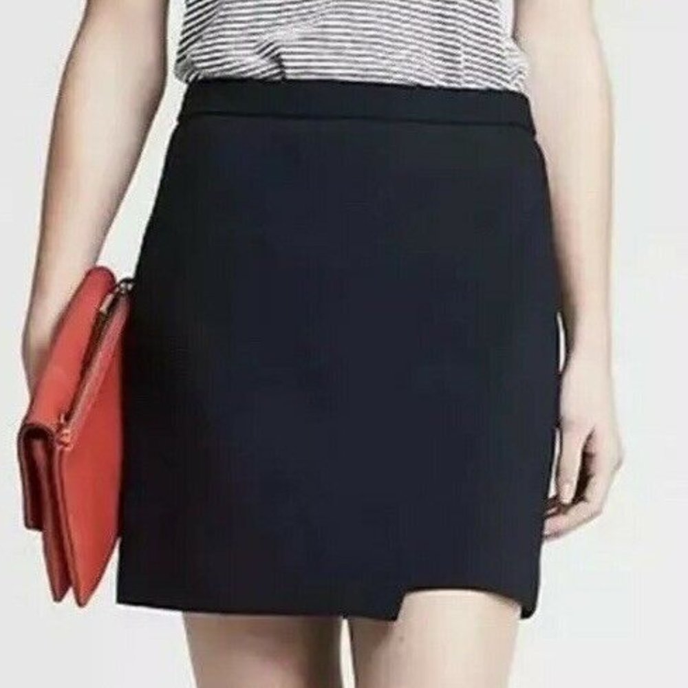Banana Republic - Size 6 - Navy blue crossover skirt